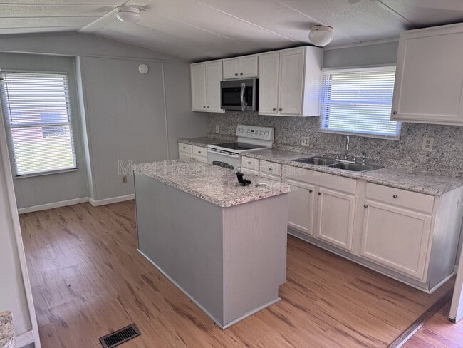 Building Photo - 1473 Brooksouth Dr