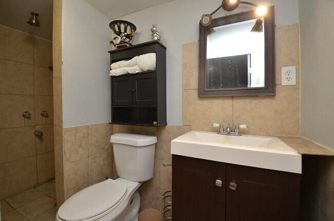 Building Photo - 13102 Richmond Ave.