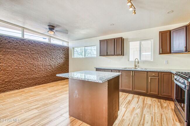 Building Photo - 8818 Mt Elbert Dr