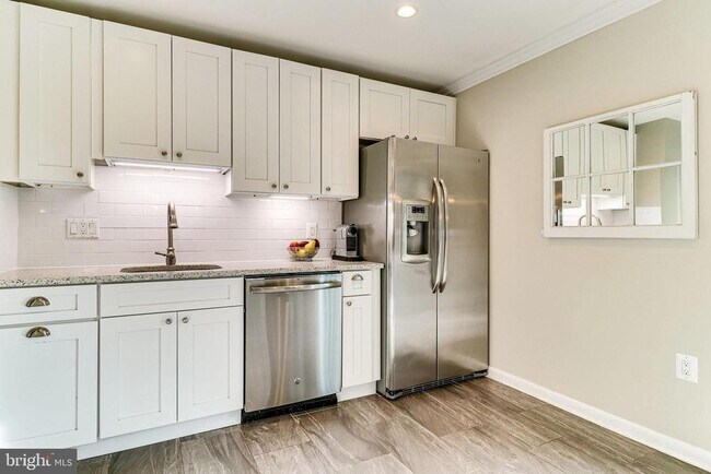 Building Photo - 6519 Engel Dr