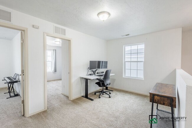 Building Photo - 3 Bed 2.5 Bath Home