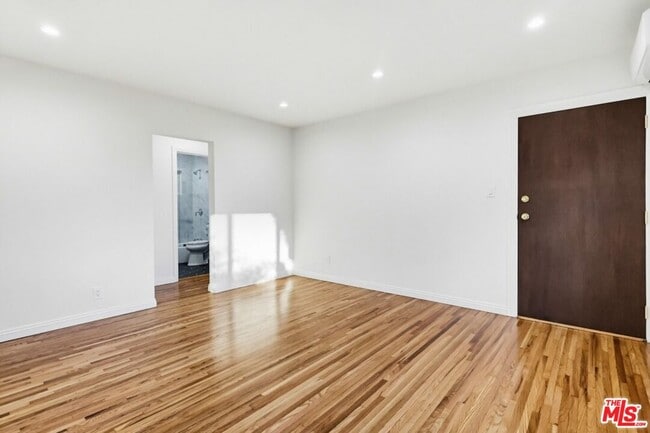 Building Photo - 1828 Silver Lake Blvd