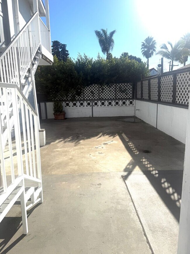 Building Photo - 1715 Chino St