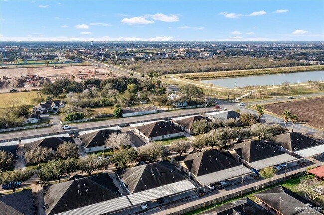 Building Photo - 18 W Prosperity Dr