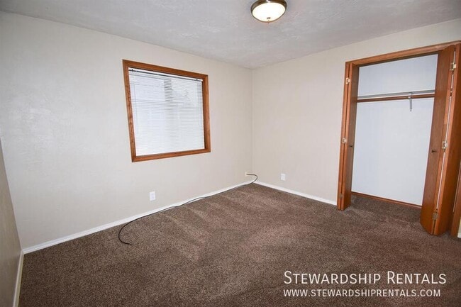 Building Photo - 5051 Forsythia St
