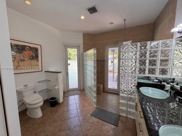 Building Photo - 2101 NE 25th St