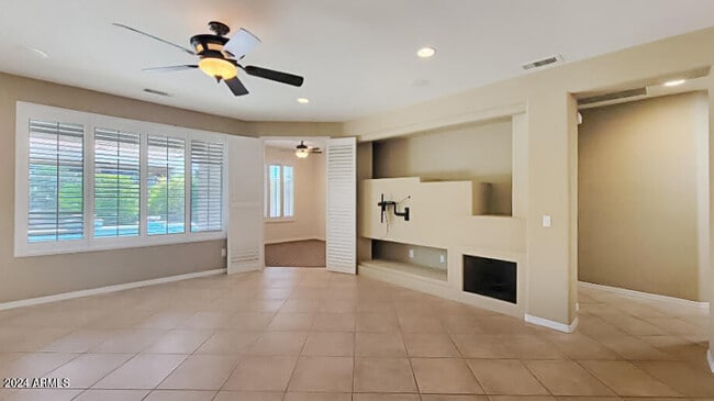 Building Photo - 26505 W Burnett Rd