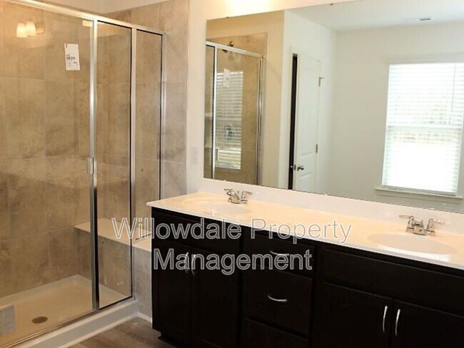 Building Photo - 125 Willow Grove Ln