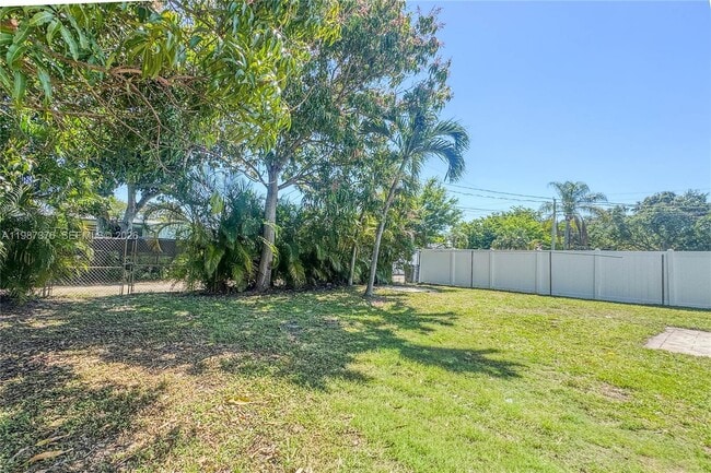 Building Photo - 1911 N 44th Ave