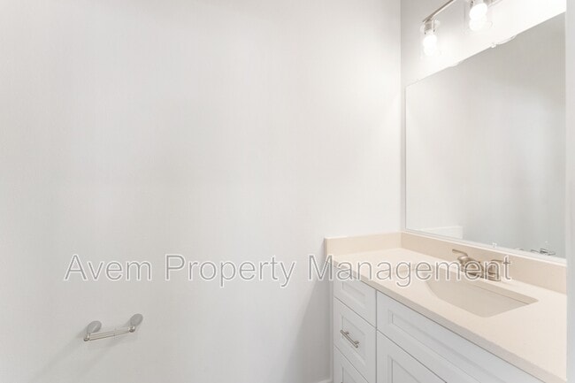 Building Photo - 936 Molalla Ave