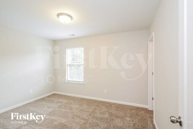 Building Photo - 5519 Pinebrook Ln