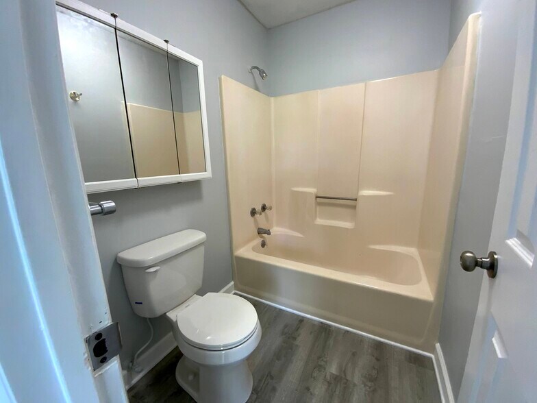 Building Photo - 400 Rhonda Kay Ct