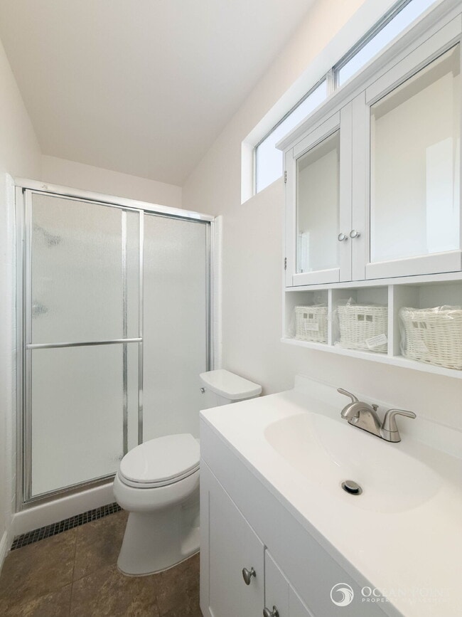 Building Photo - 2 Bedroom Duplex for Rent in Camarillo!