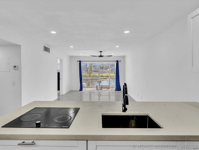 Building Photo - 2451 SW 82nd Ave