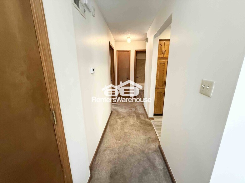 Building Photo - 612 SE Kristi Ln