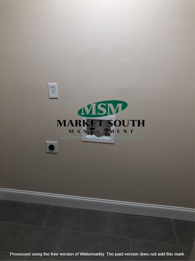 Building Photo - NEWLY RENOVATED SPACIOUS HOME