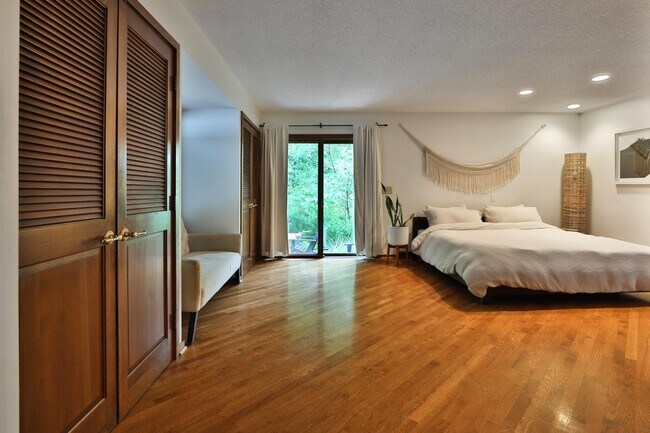 Building Photo - 668 Eagle Ridge