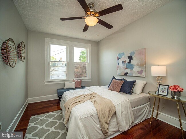 Building Photo - 905 K St NE