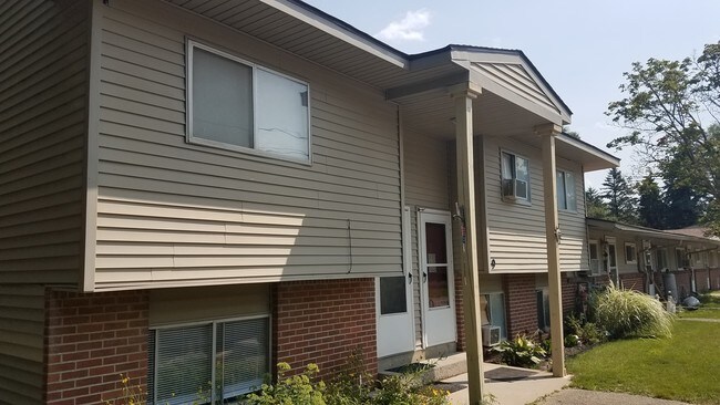 Building Photo - Pine River Apartments