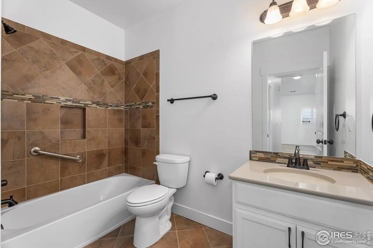 Building Photo - 5020 Cinquefoil Ln