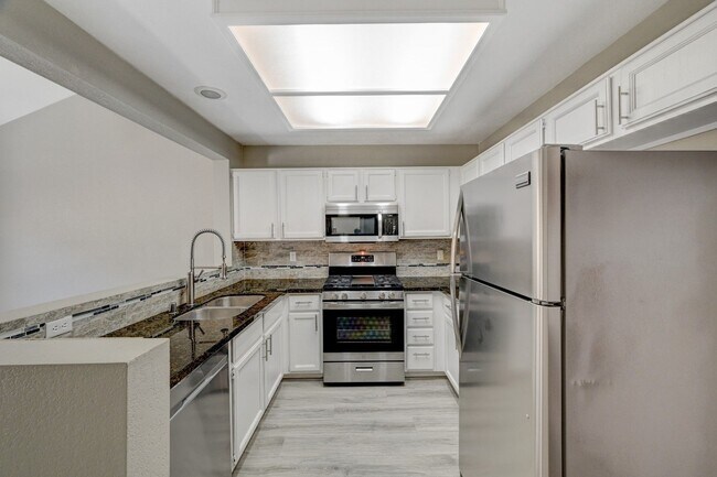 Building Photo - One-of-A-Kind 2 Story, 3 Bedroom with 3 Full Baths Home in the Heart of Summerlin!