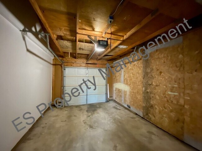 Building Photo - 3 Bedroom 1 Bathroom Ranch Style Home in Perry Township!