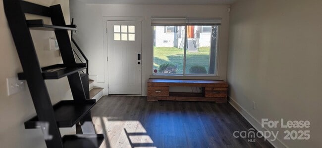 Building Photo - 310 State St