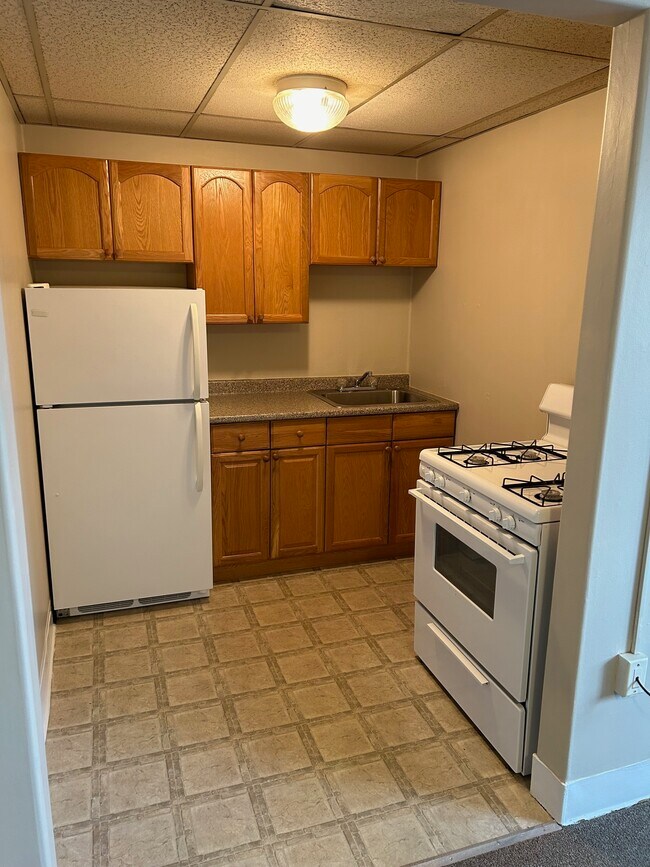 Building Photo - 184 Main St