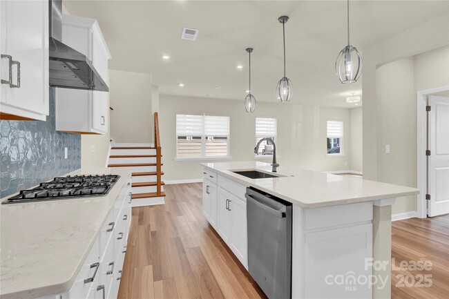 Building Photo - 5850 Strathmore Ct