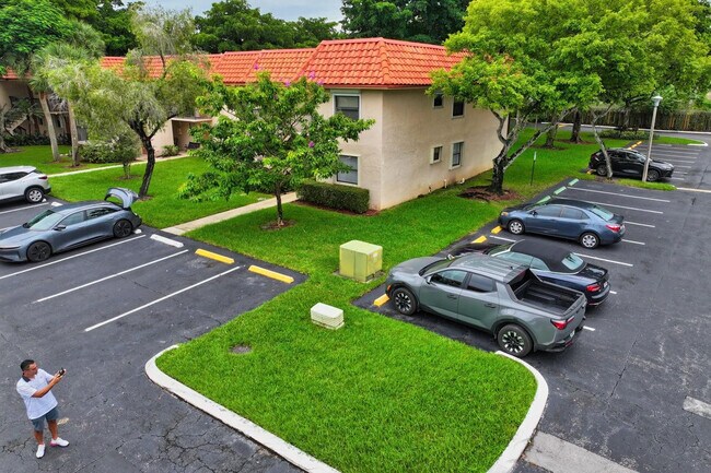 Building Photo - 15805 W Waterside Cir