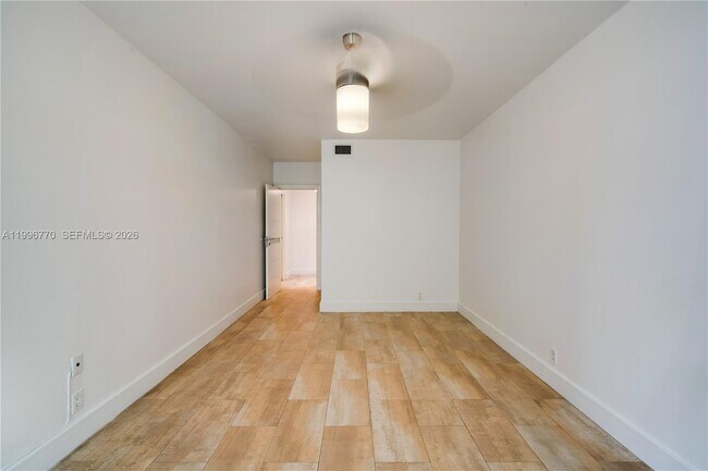 Building Photo - 181 Crandon Blvd