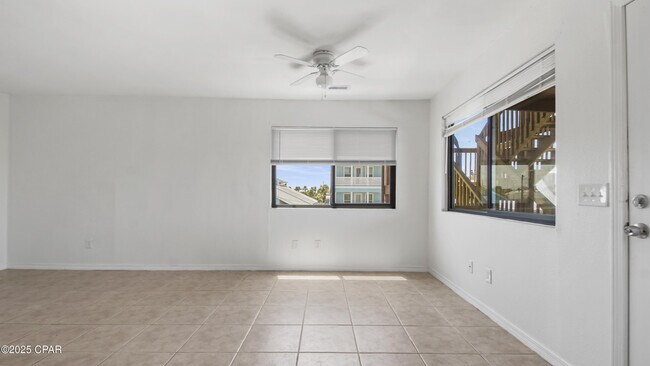 Building Photo - 4114 Holiday Dr