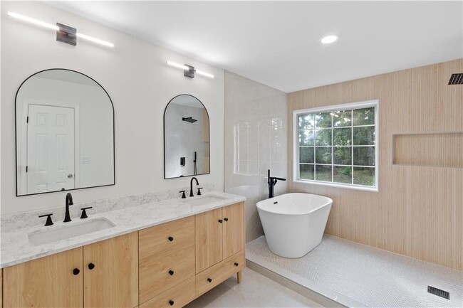 Building Photo - 3415 Camens Ct NE