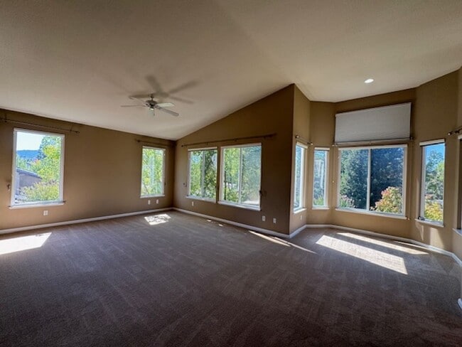 Building Photo - Gorgeous 5 bedroom + office, 4.5 bath Alam...