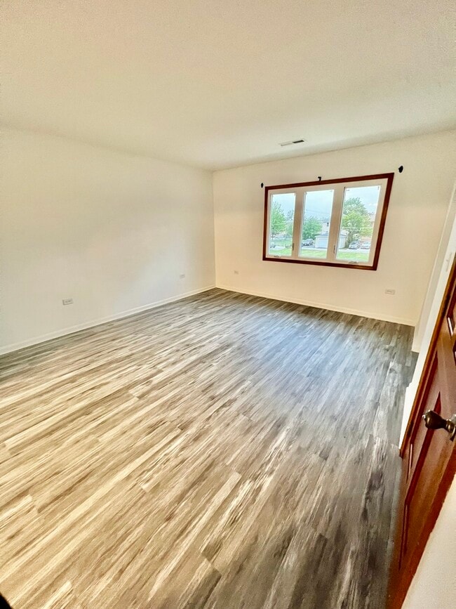 Building Photo - 137 N 12th Ave