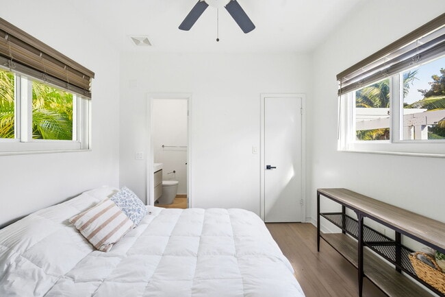 Building Photo - 950 S Shore Dr