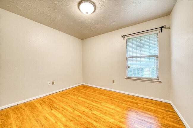 Building Photo - 7811 Westbank Ave