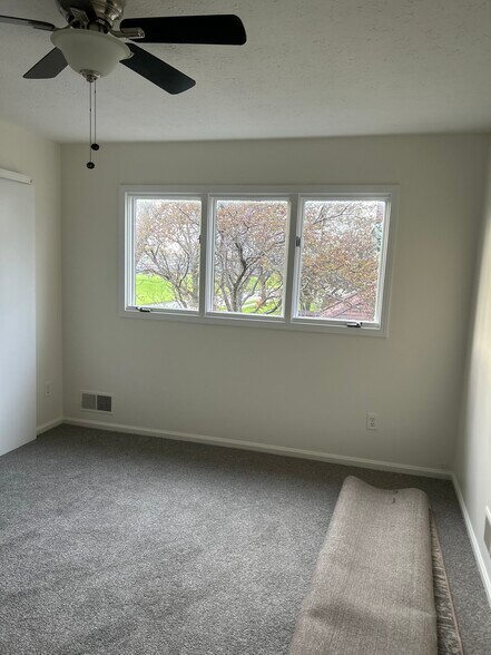 Building Photo - 694 Broadway