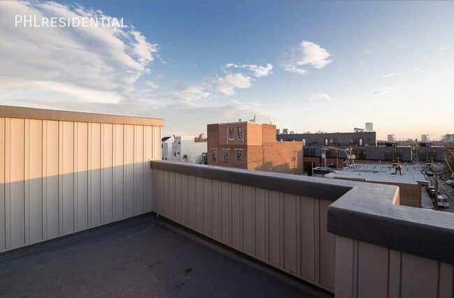 Building Photo - 2736 W Girard Ave
