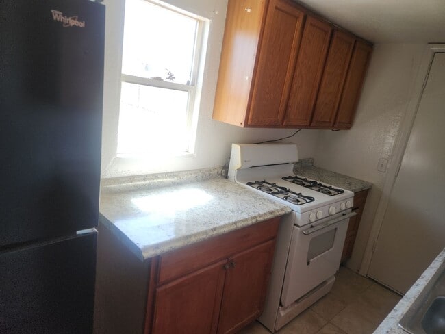 Building Photo - Downtown 3 bedroom
