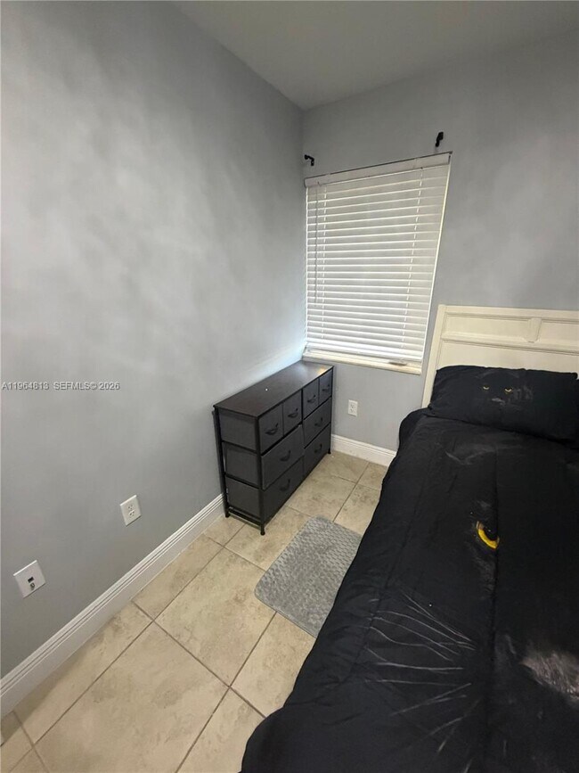 Building Photo - 1955 NW 5th Pl