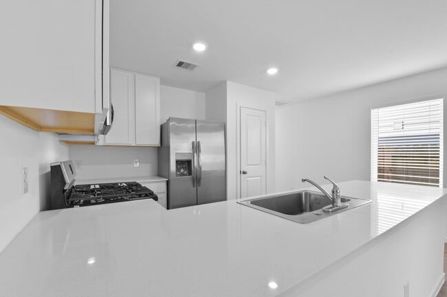 Building Photo - 21455 Carosella Dr