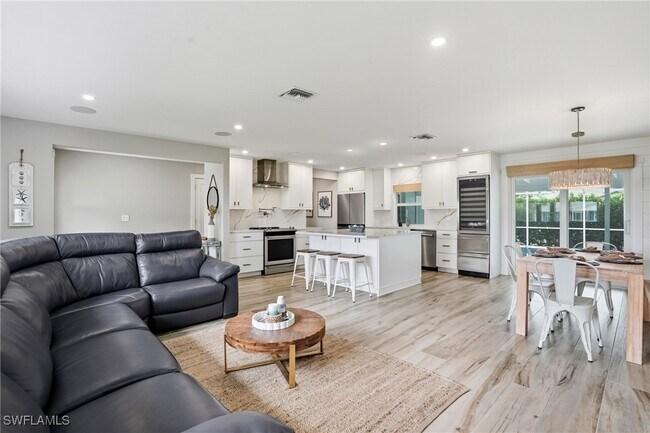 Building Photo - 6163 Plumosa Ave