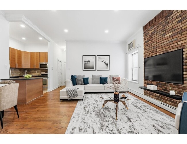 Building Photo - 716 Hudson St