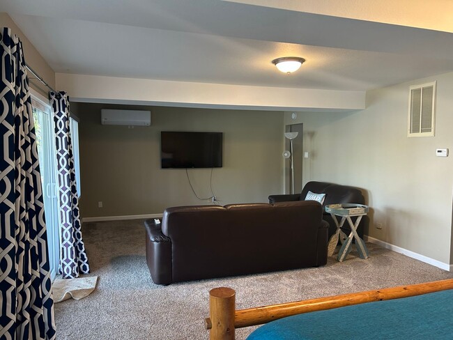 Building Photo - Don't Miss out on a Summer at the Lake.  Beautiful Fully Furnished Lake Front Home available MAY-...