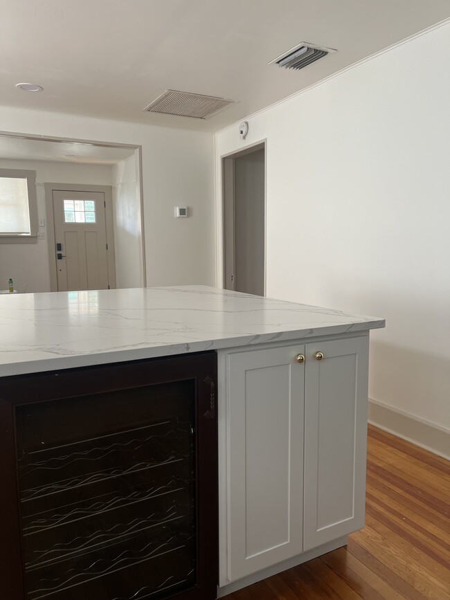 Building Photo - 6507 Interbay Blvd