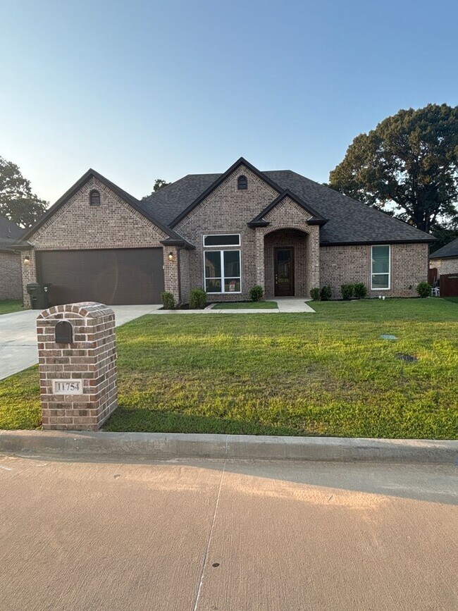 Building Photo - Beautiful South Tyler Rental in Royal Vista Estates!
