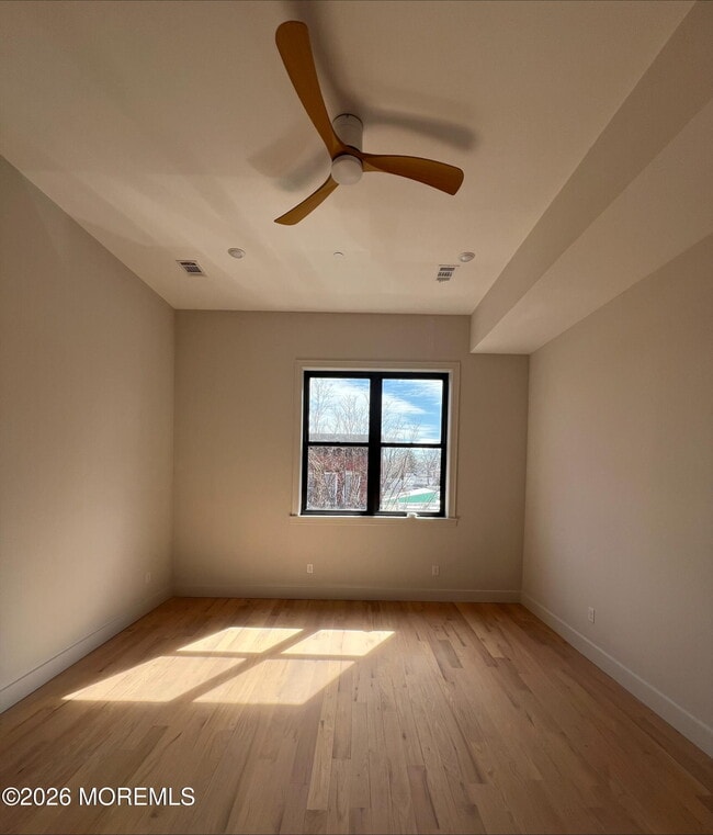 Building Photo - 42 Monmouth St