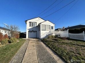 Building Photo - 11A Foothills Dr