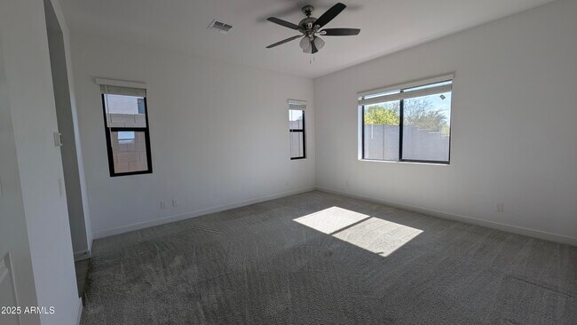 Building Photo - 9414 S 7th Pl